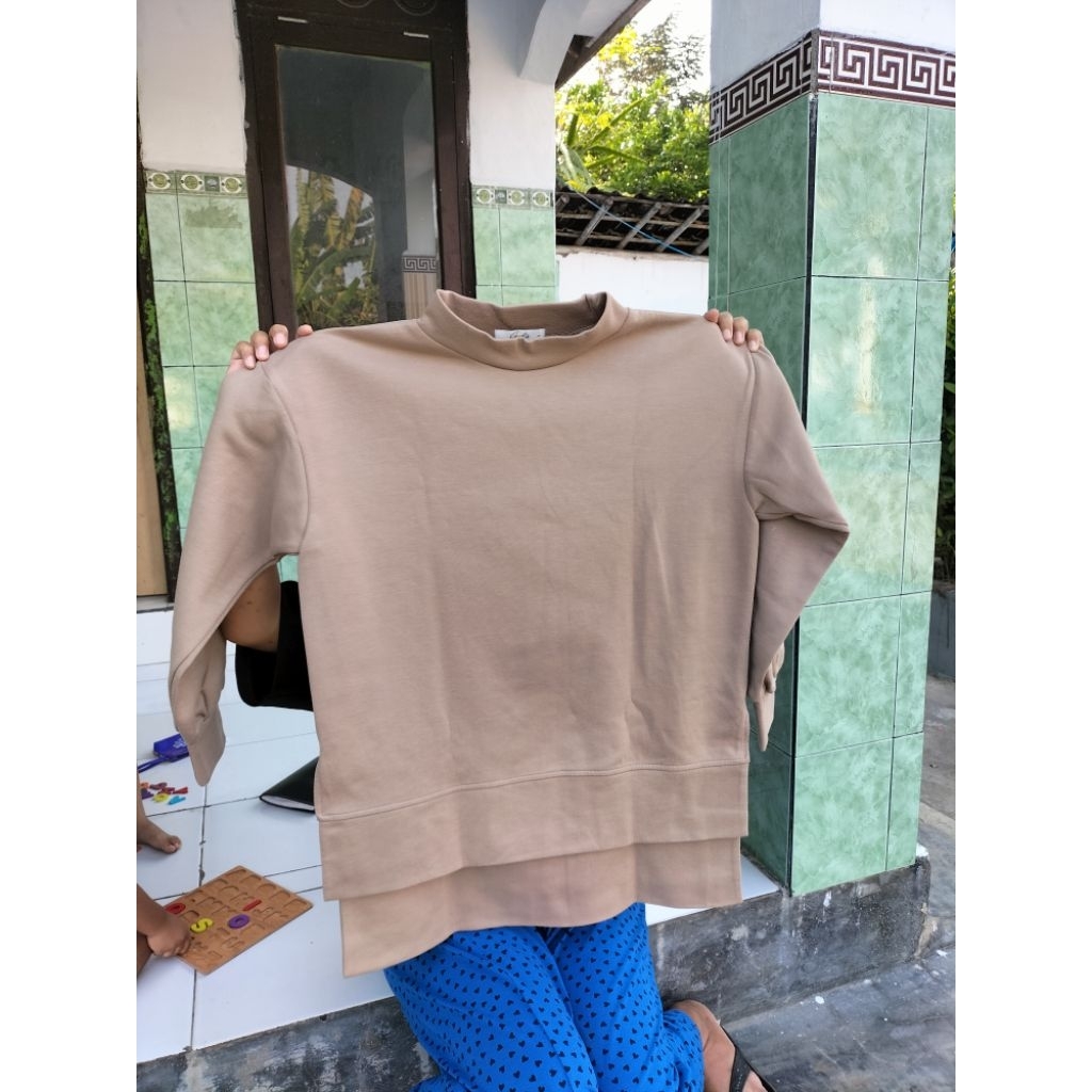 Preloved Atasan Oversize Brand Geulis.ID