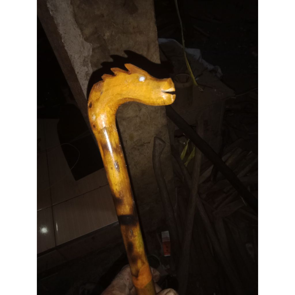 alat bantu jalan tongkat bambu unik