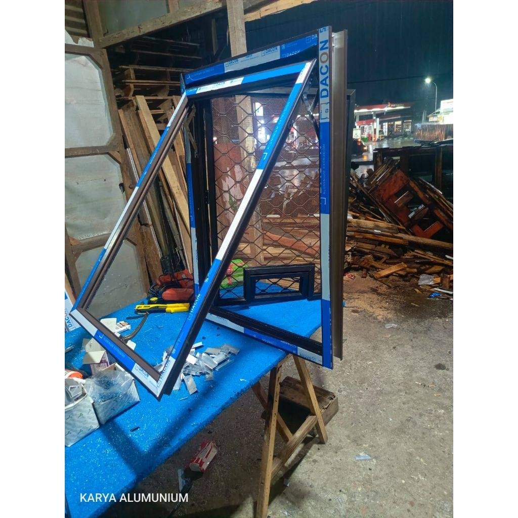 kusen jendela aluminium lengkap teralis & kasa nyamuk T.100xL.70cm 3inc free packing kayu+bubble wra