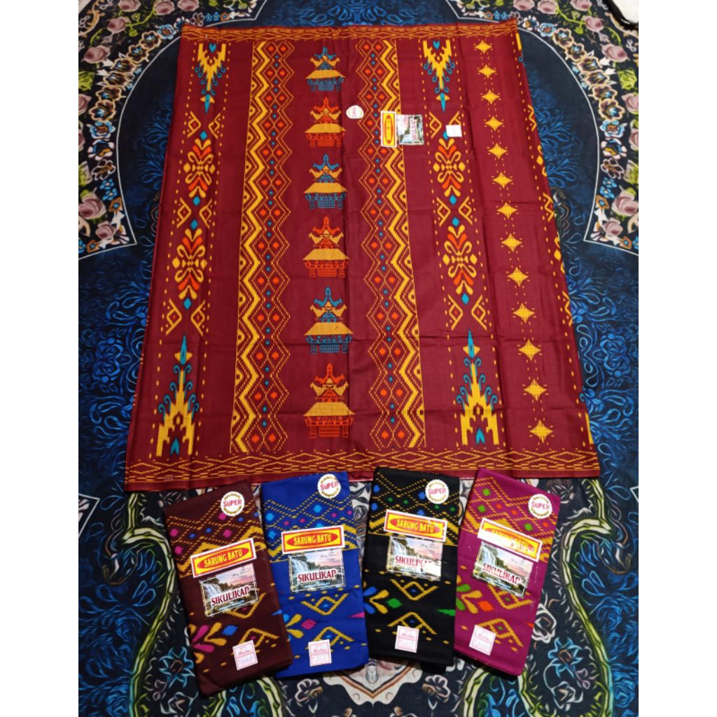 Sarung Karo Sikulikap Rumah Adat