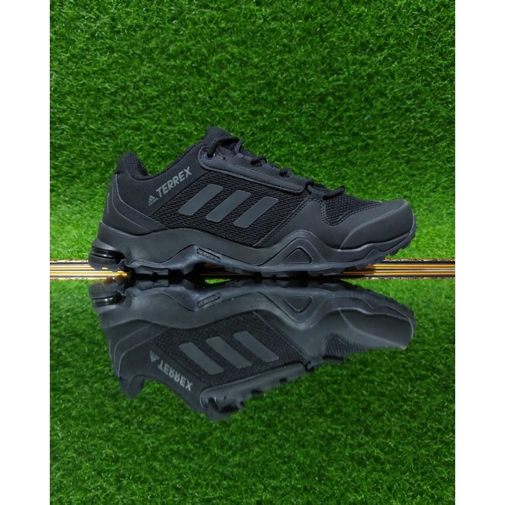 sepatu gunung trekking adidas size 44