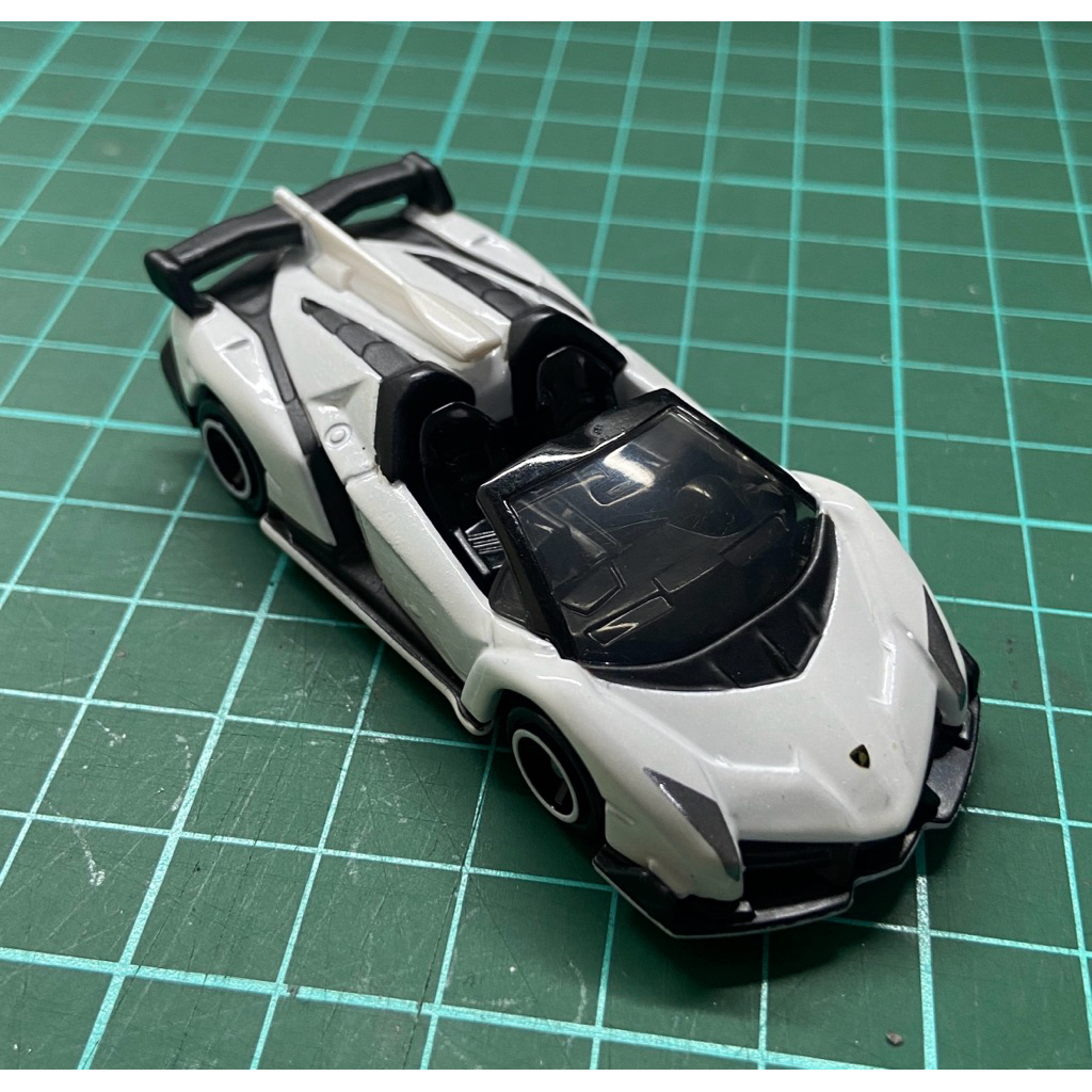 Tomica Lamborghini Veneno Roadster Limited Edition (loose)