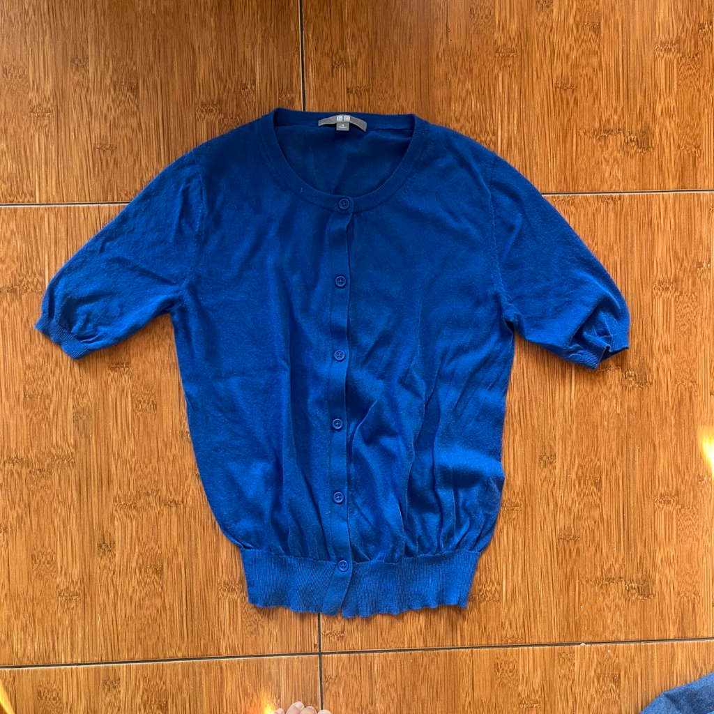 Uniqlo Basic Tee cardigan