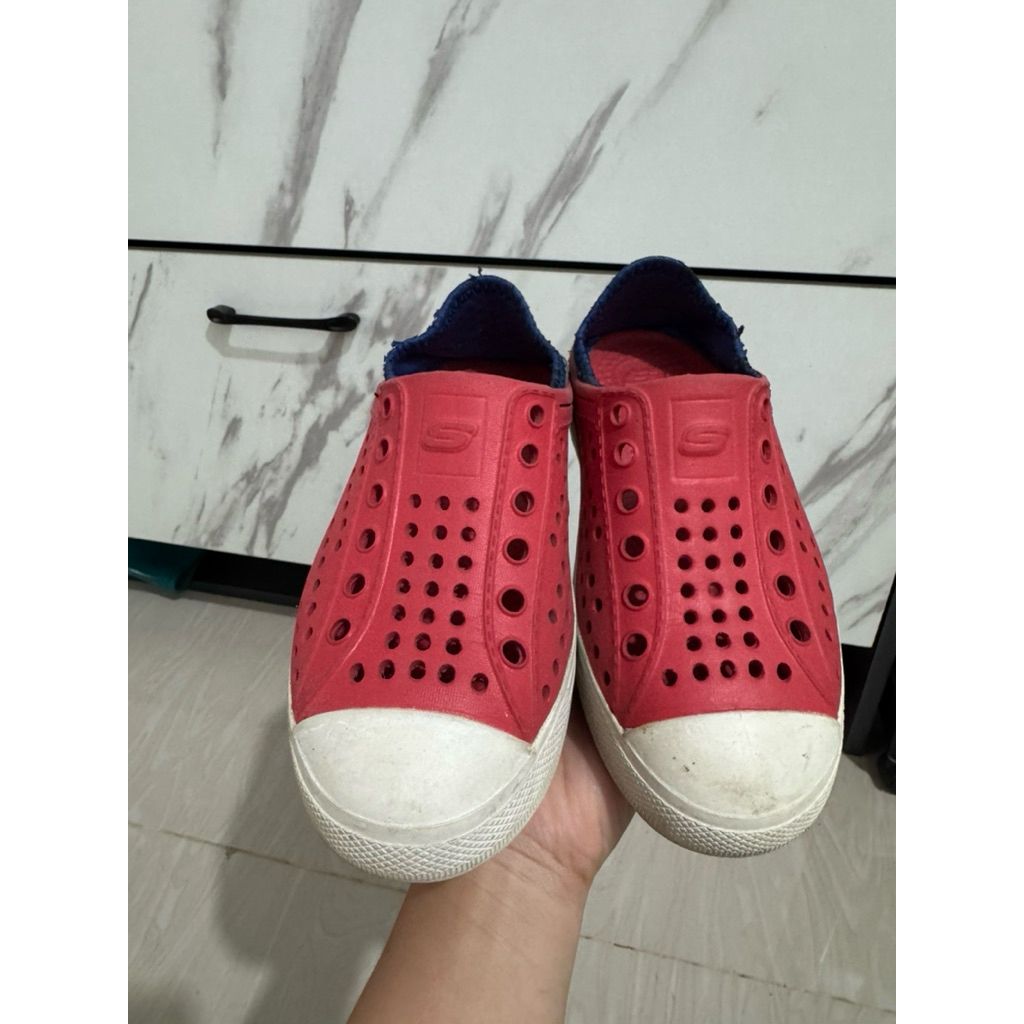 Sepatu Anak Skechers Original Slip On Red Color - Preloved - Size 34 insole 20cm