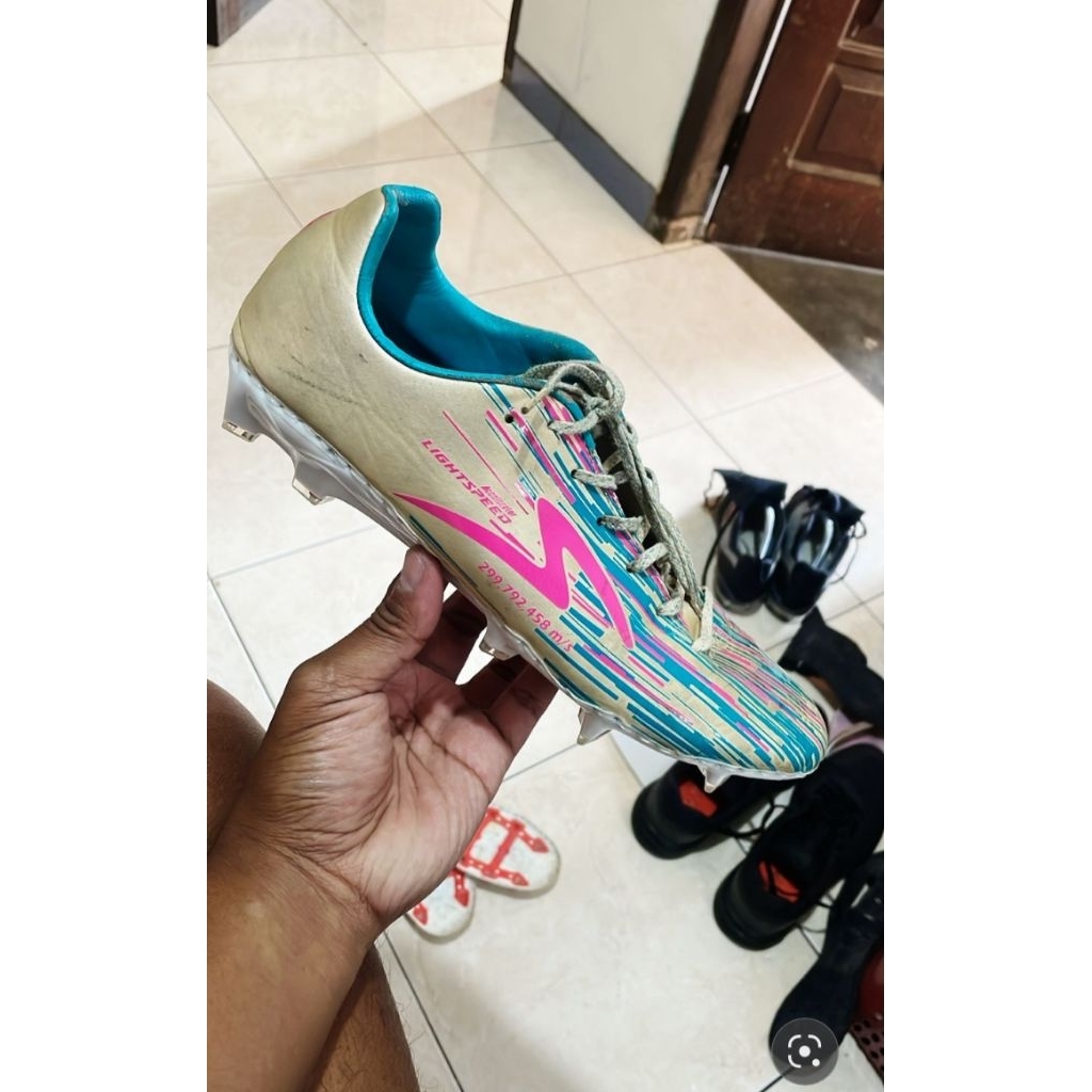 sepatu bola seken bekas second reborn ivory