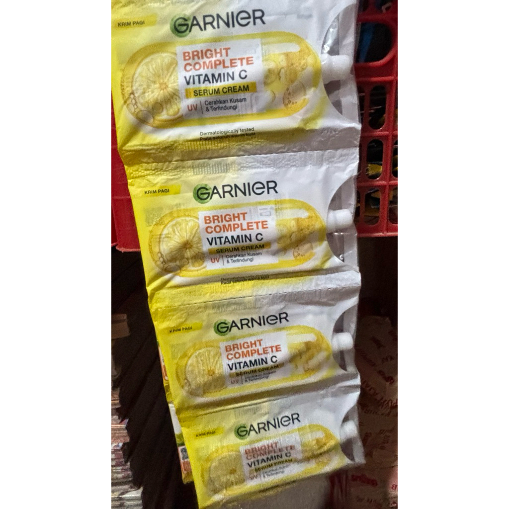 Garnier Bright Complete Vitamin C Serum Cream sachet 7 ml renceng isi 12