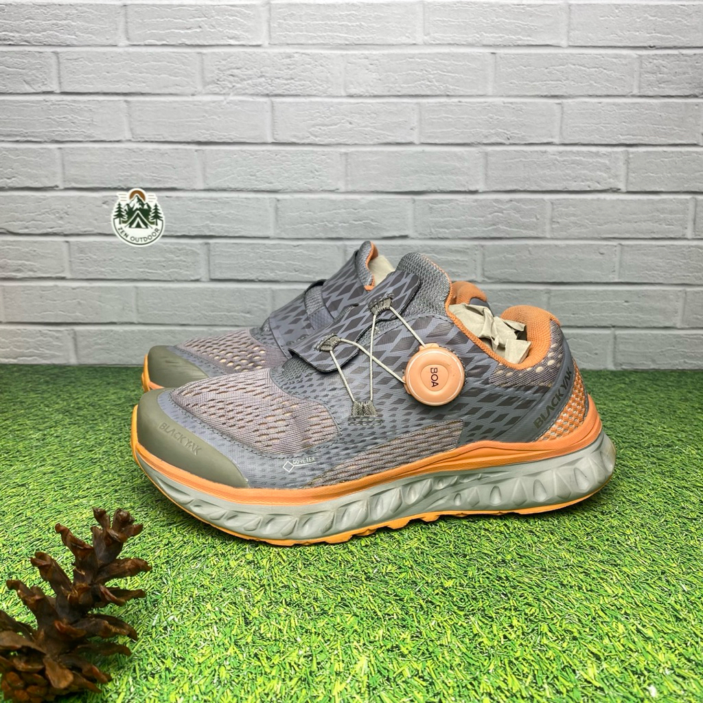 sepatu outdoor hiking gunung Blackyak ILLusion Fit Goretex BOA 39