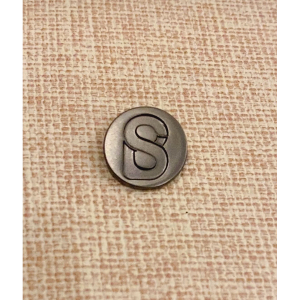 Pin dagu brooch Buttonscarves black