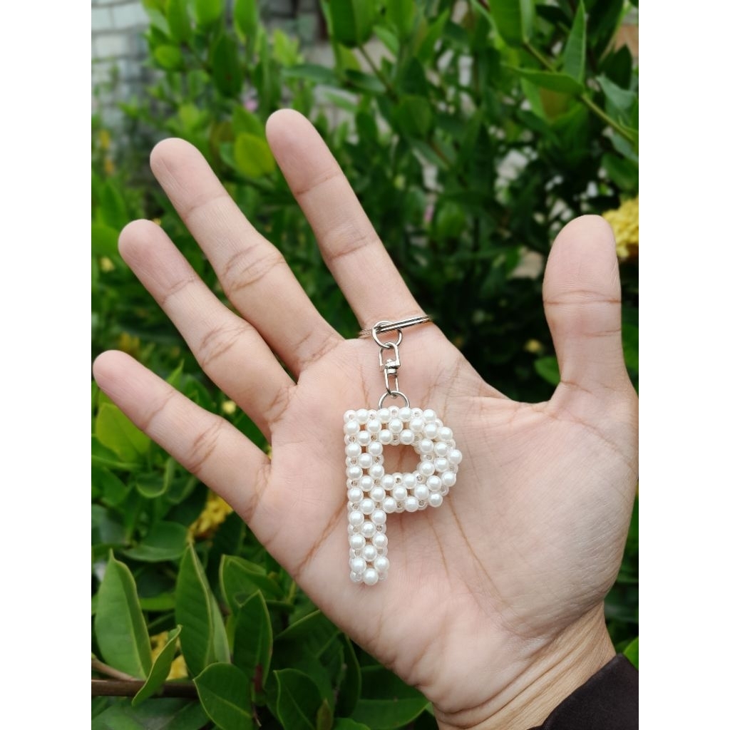 letter bead keychain | gantungan kunci huruf manik-manik