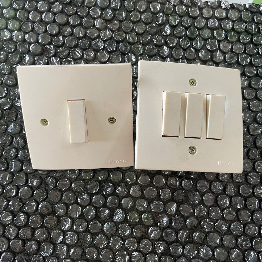 Saklar 1kutub LB  kcl Broco (6611)/Saklar 3 kutub LB kcl Broco (6613)