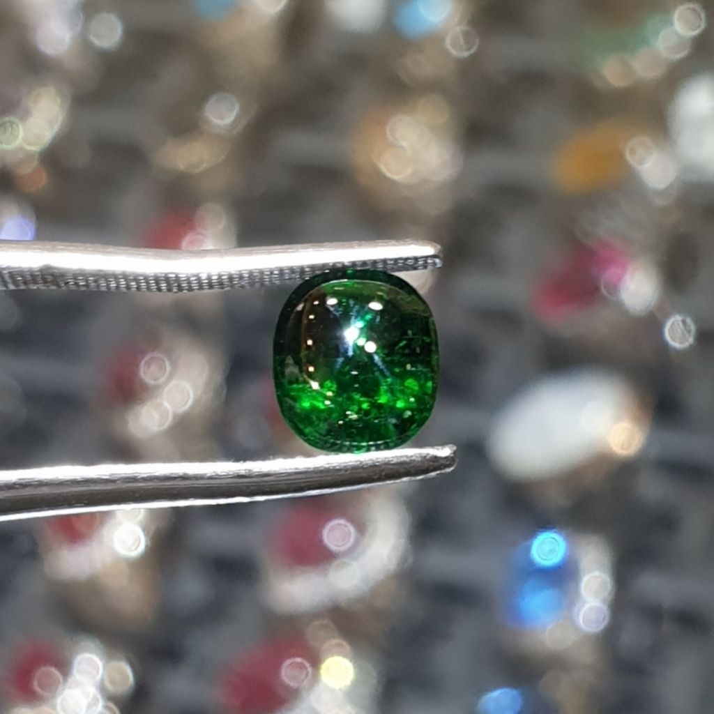 Natural Vivid Green Tsavorite 1.66 crt