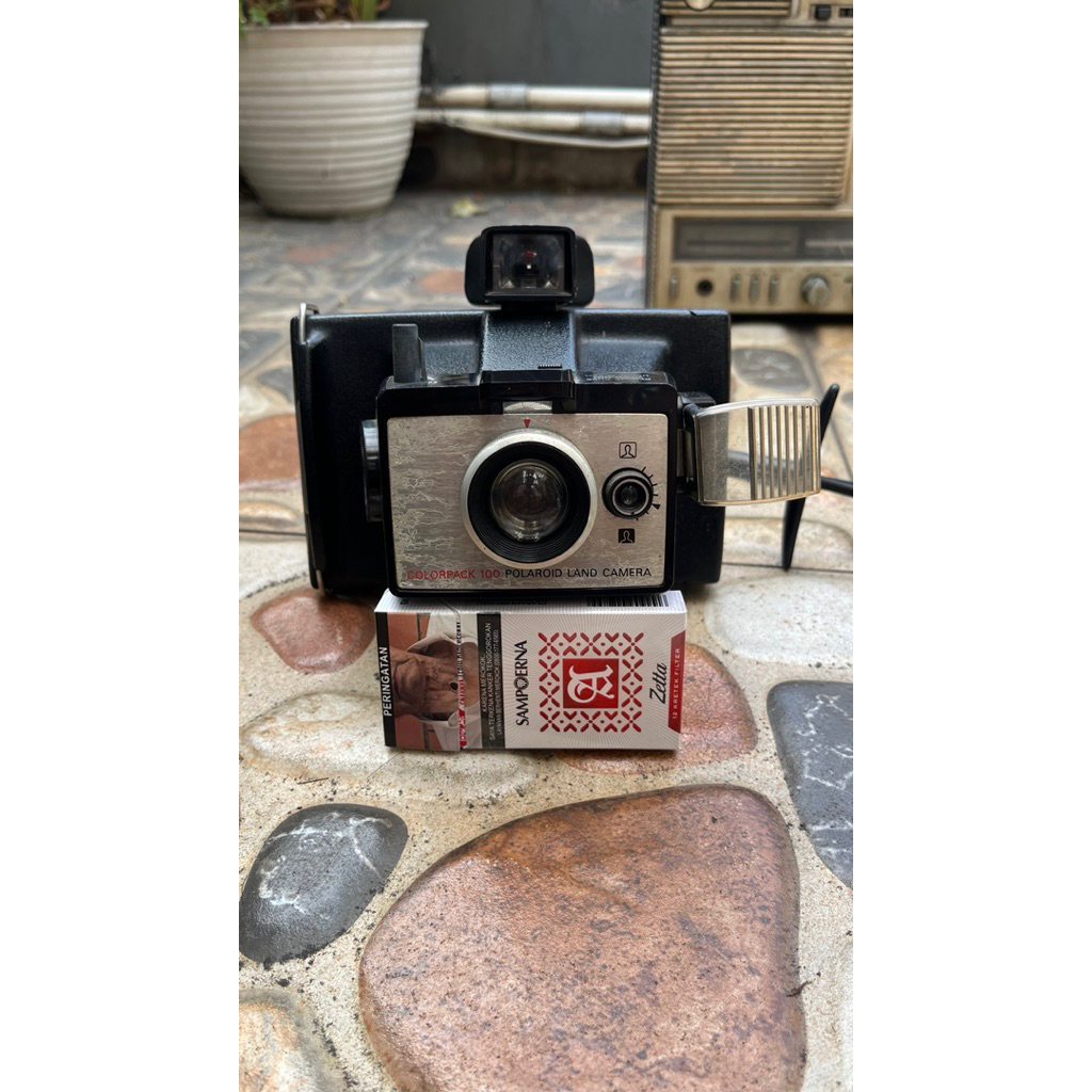 polaroid land camera/ kamera polaroid/ polaroid 100/ kamera instan/ kamera jadul/ kamera lawas/ kame