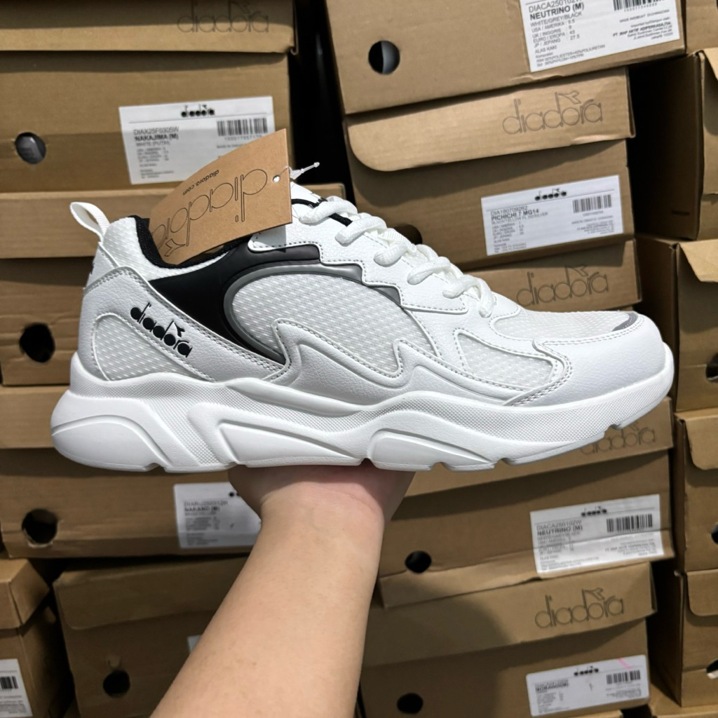 (size 43) SEPATU DIADORA NAKAMURA WHITE