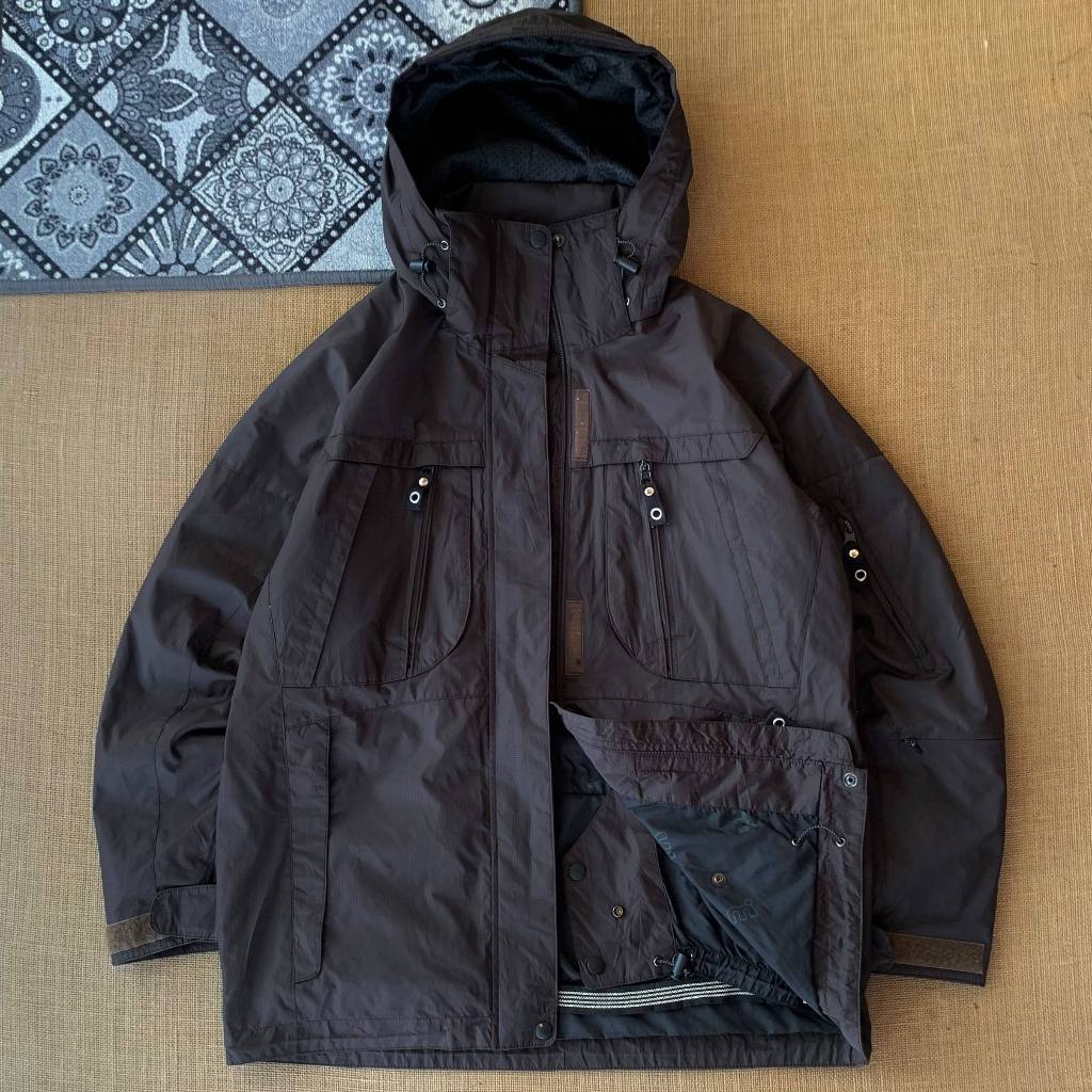 Jaket Gunung Mistral Gorpcore size L (seperti baru) anti air 100% original 290925Y