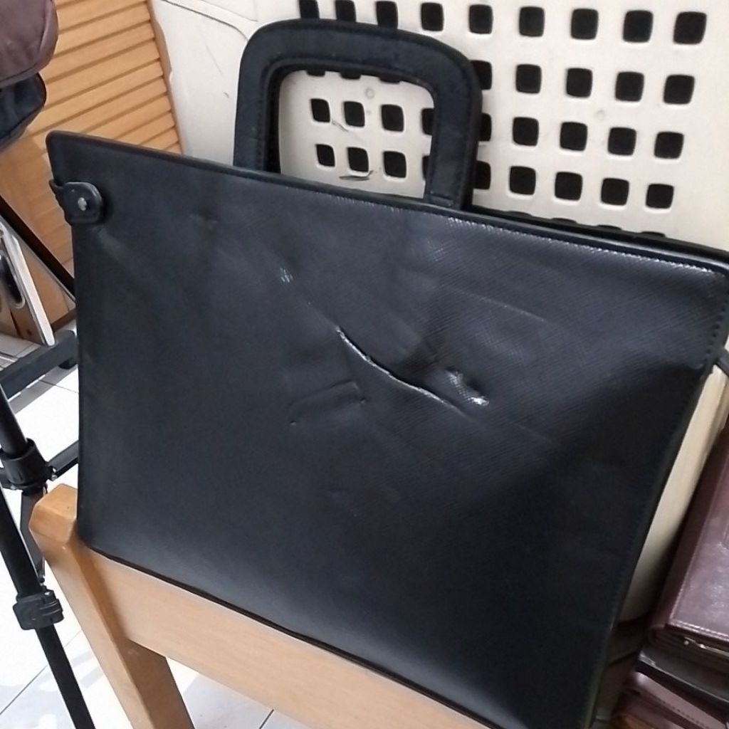 Tas Kerja Kulit Saffiano Brand *ZARA*...