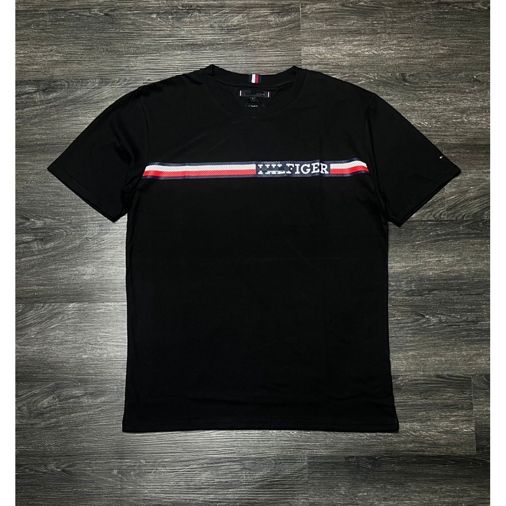 Kaos Hitam Basic Pria Garis Merah