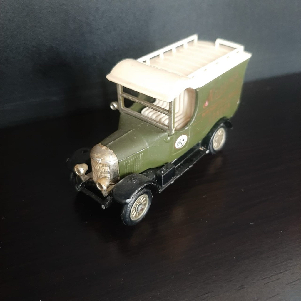 Lledo seri Days Gone, Bull Nose Morris Van, Harrods livery vintage rare