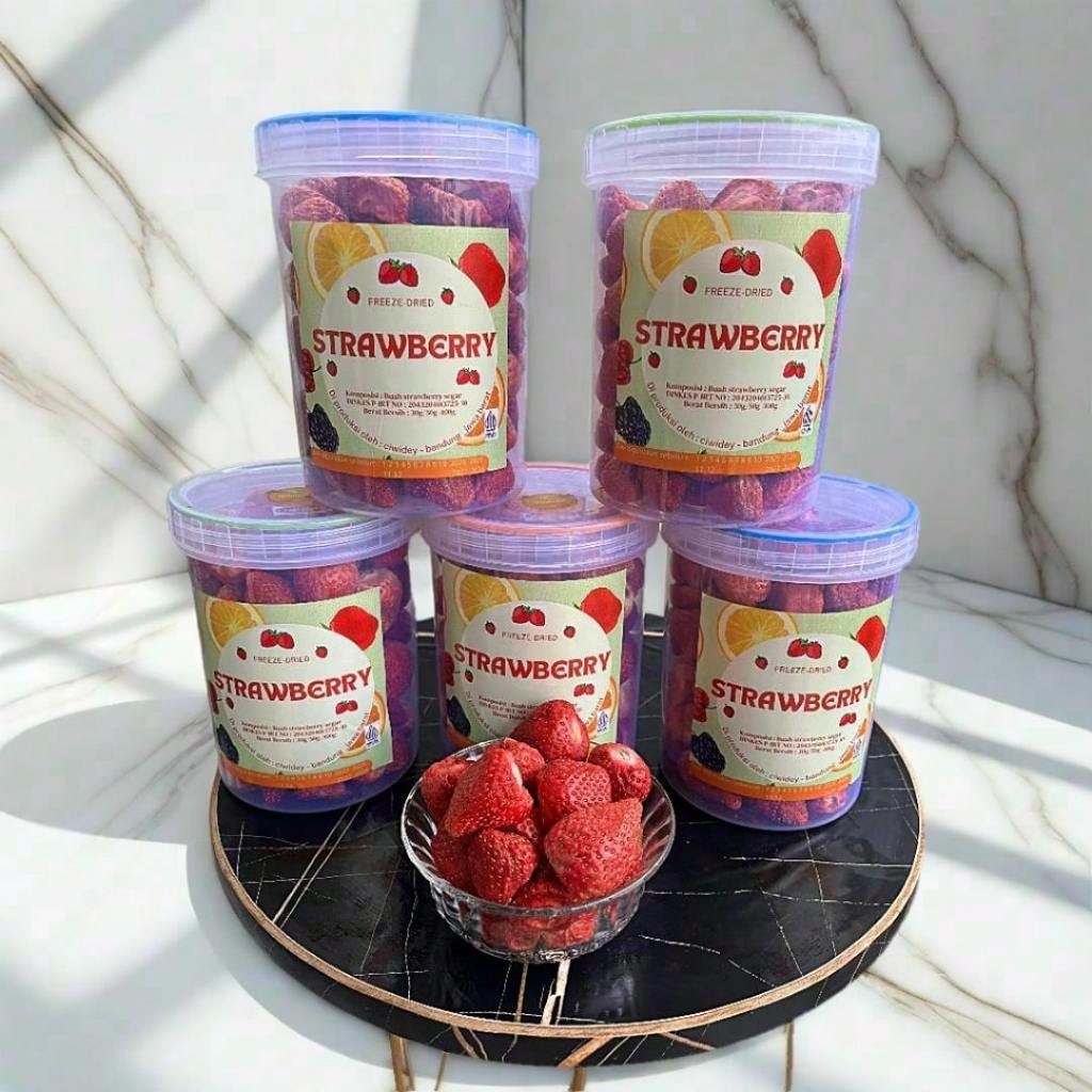 Cemilan strawberry kering strawberry korea jumbo freeze dried keripik strawberry snack strawberry