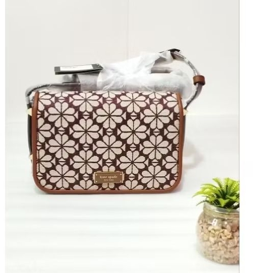 spade flower jacquard flap