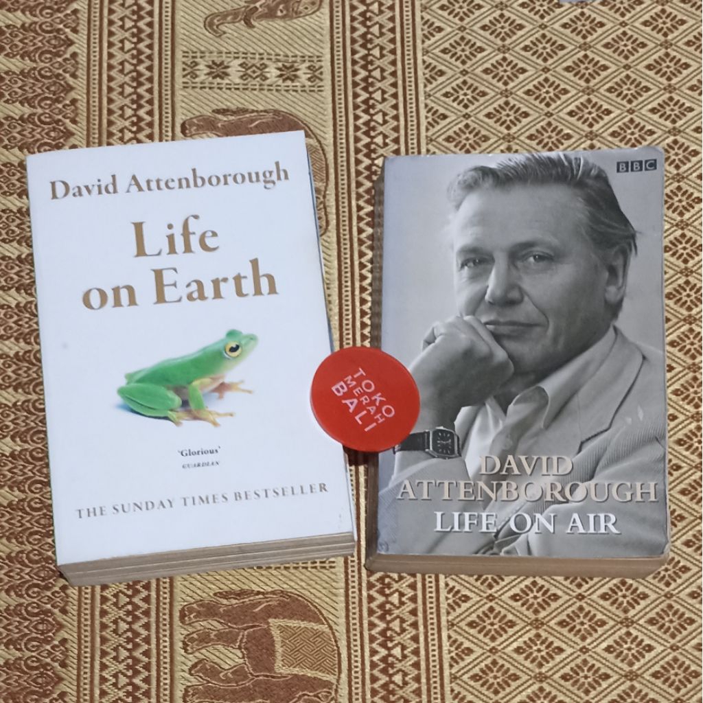 Paket buku David Attenborough Life on Earth dan buku Life on Air