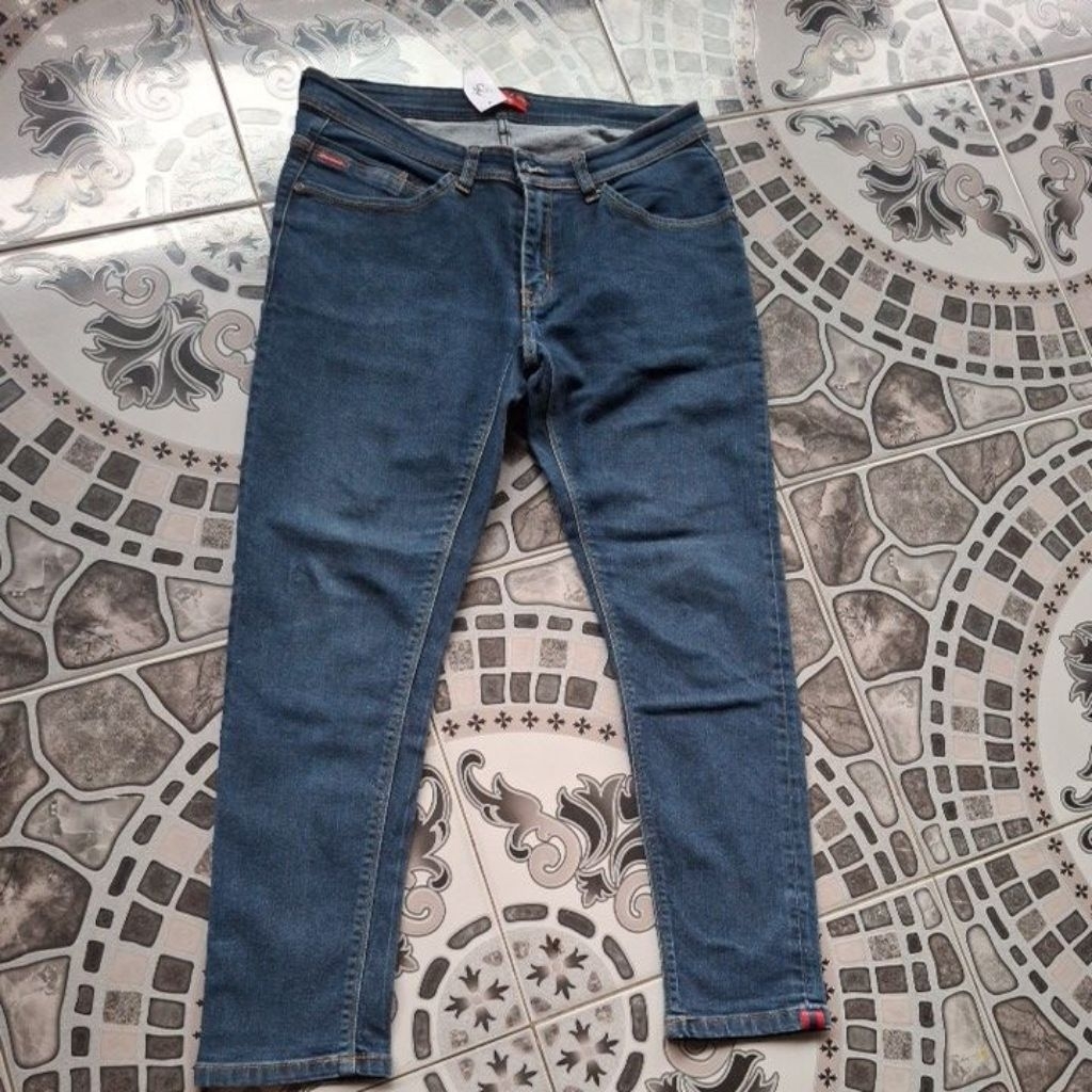 Preloved Jeans Wanita size 36 " Lee Conti "