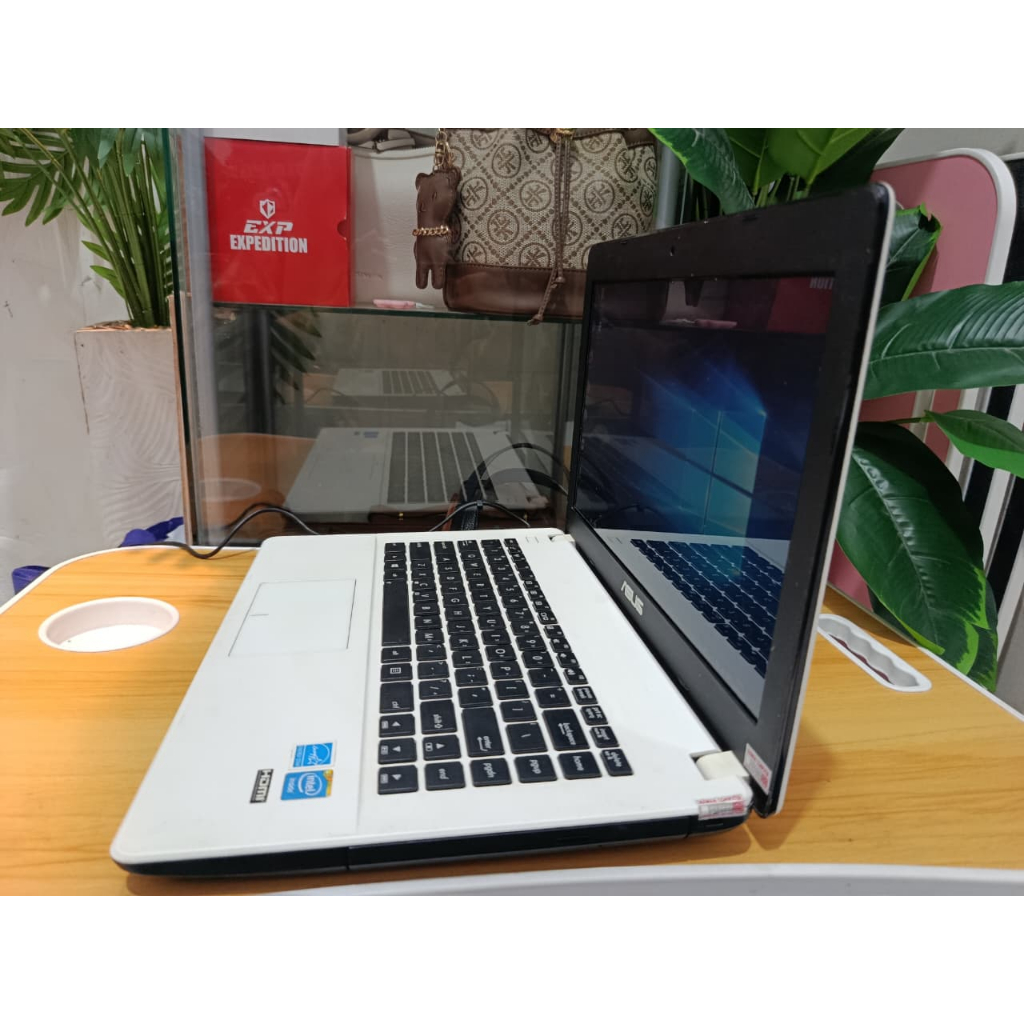 Laptop Asus X451C Processor inter Celeron CPU 1007U 1.5GHz Ram 2 GB Penyimpanan 500 GB Display Intel