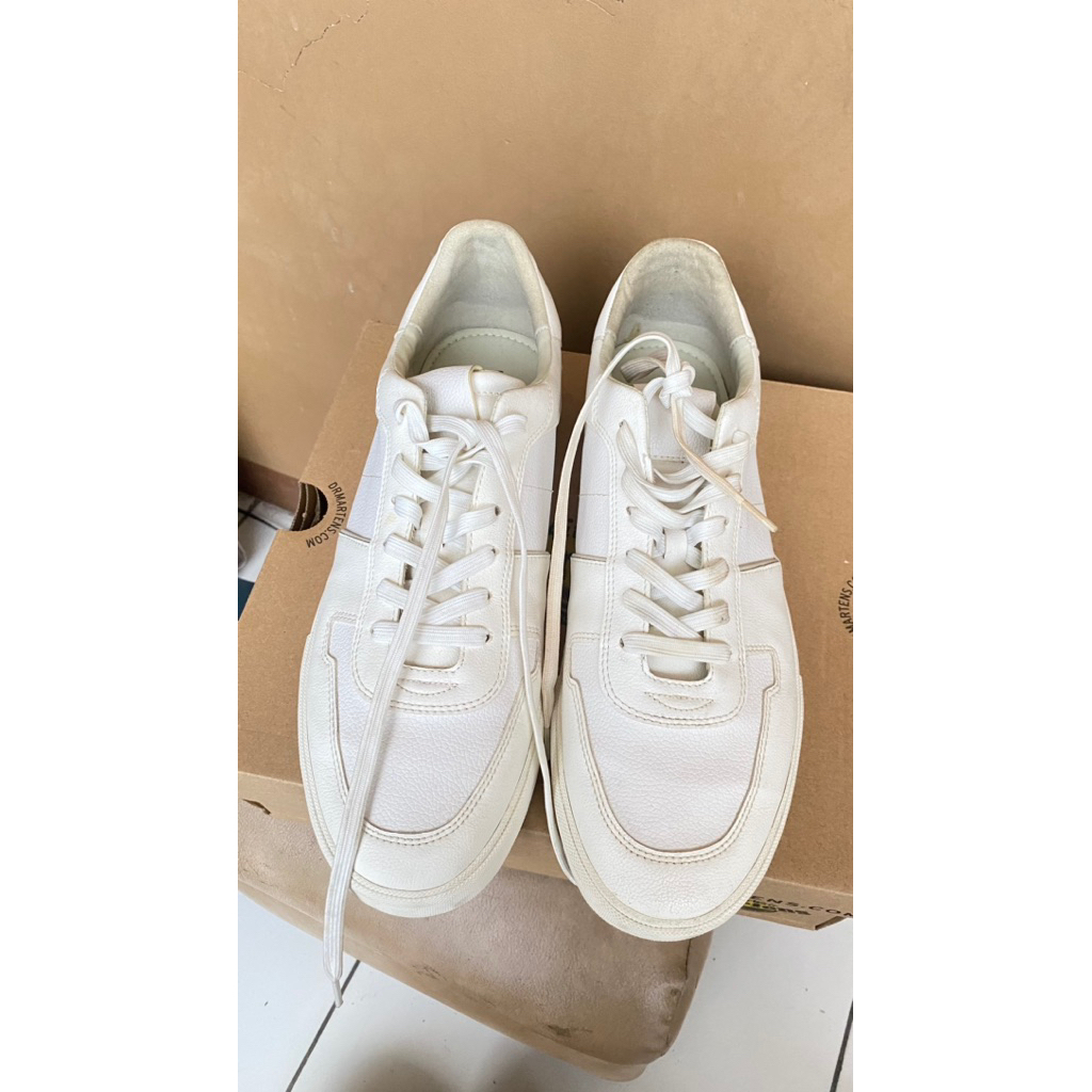 Zara Sepatu Putih White Sneaker Size 45 (PRELOVED)