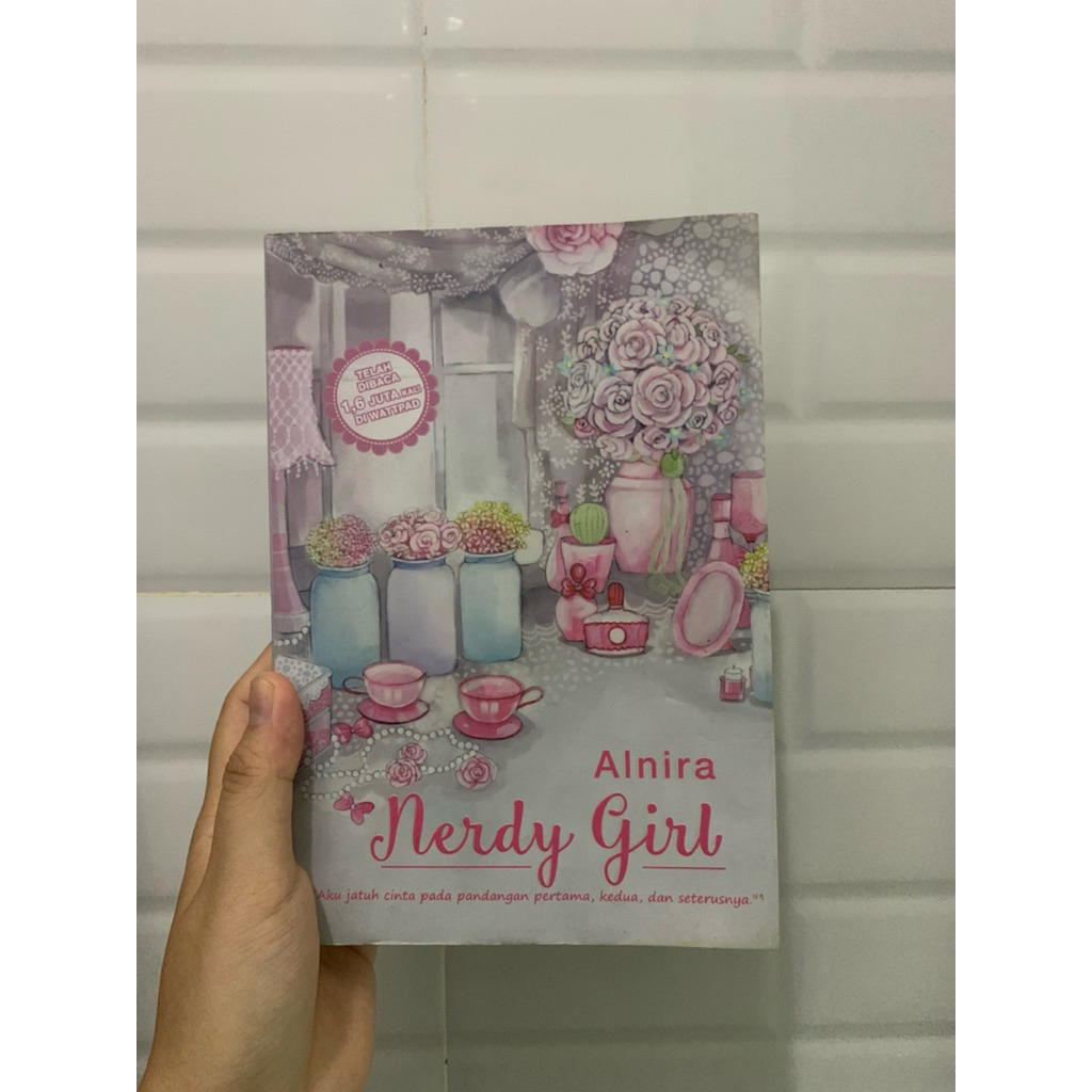 Buku Alnira - Nerdy Girl (Preloved)