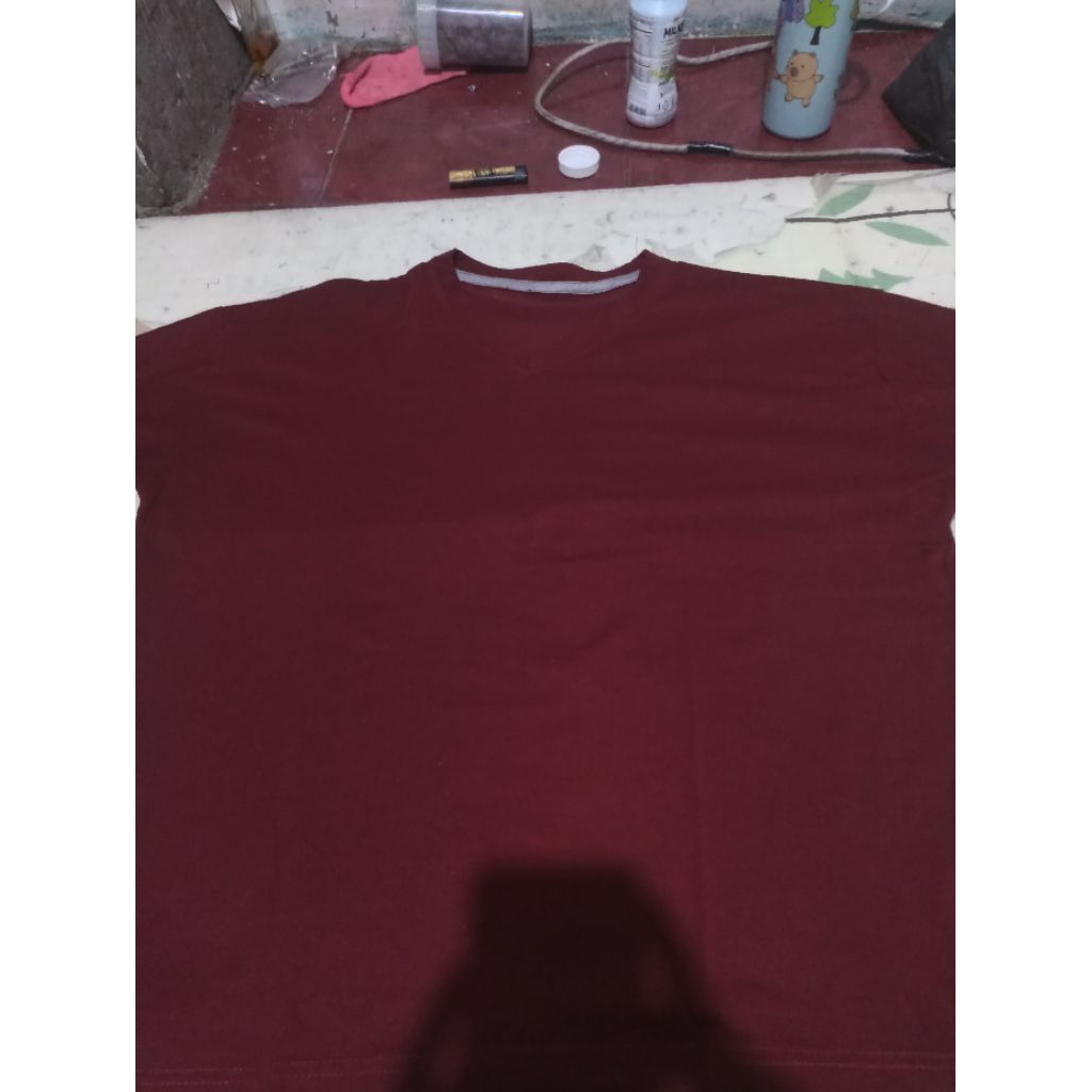 KAOS MAROON UNISEX PL