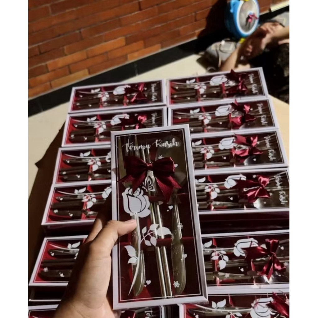 Souvenir sendok garpu dan sumpit stainles