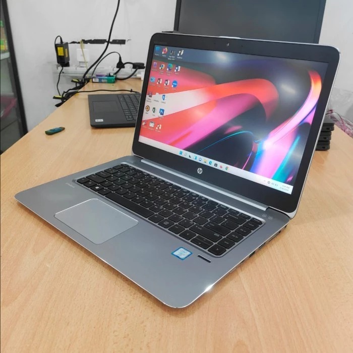 laptop HP Folio Touchscreen amoled / core i5-5th/8gb ram /256gb ssd/touchscreen