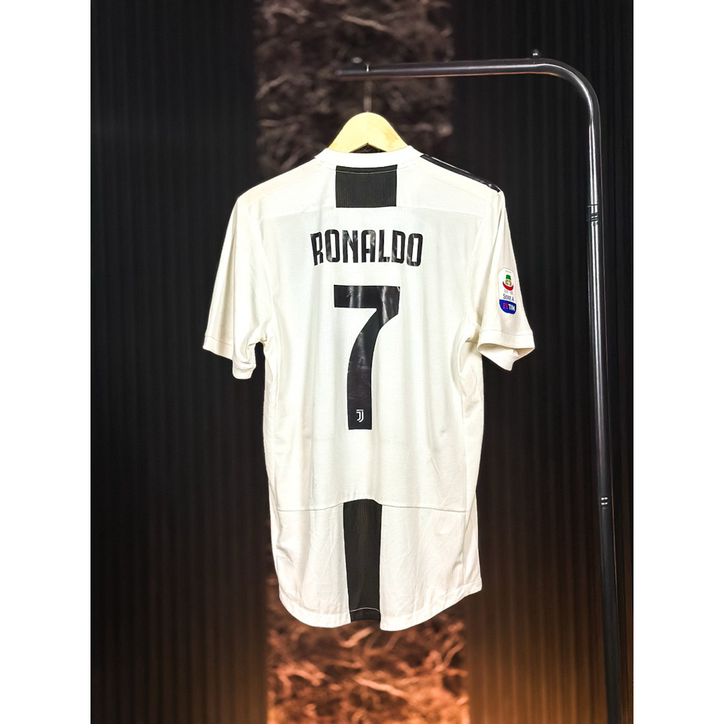 Jersey Juventus FC 2018-19 home player issue