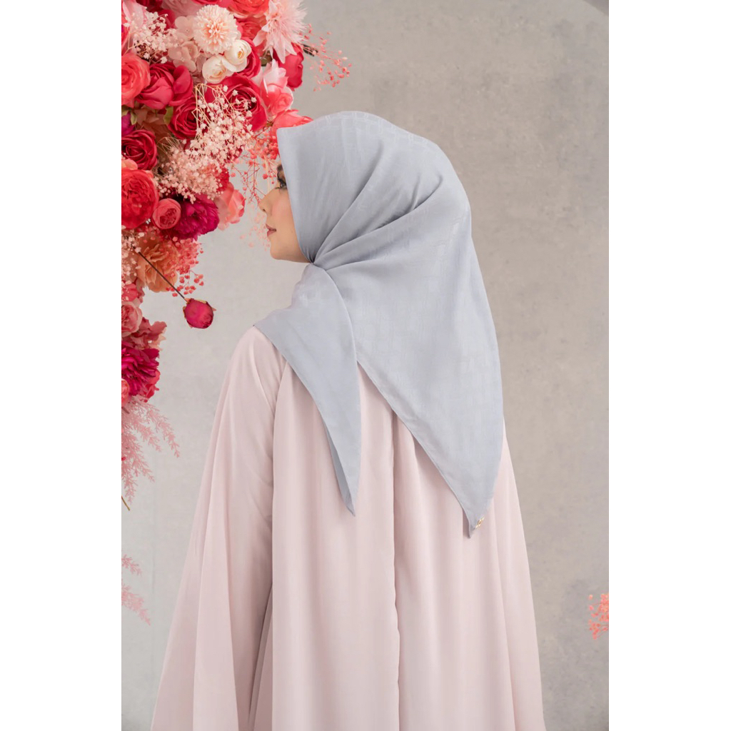 KLAMBY WEARING KLAMBY - SALE NEW - PLAIN SCARF MONOGRAM CHAIN - HALFMOON