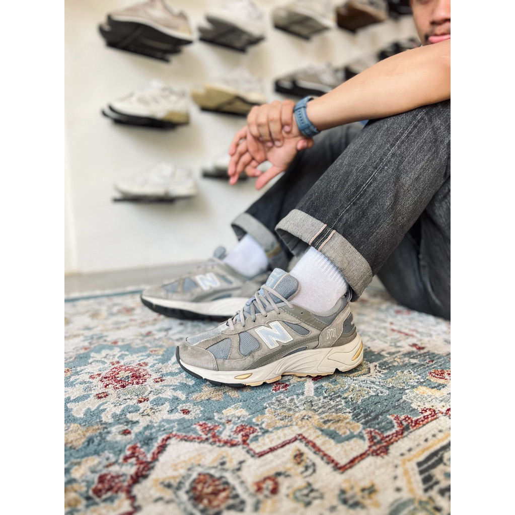 NB 878 RETRO GREY WHITE REFLECTIVE