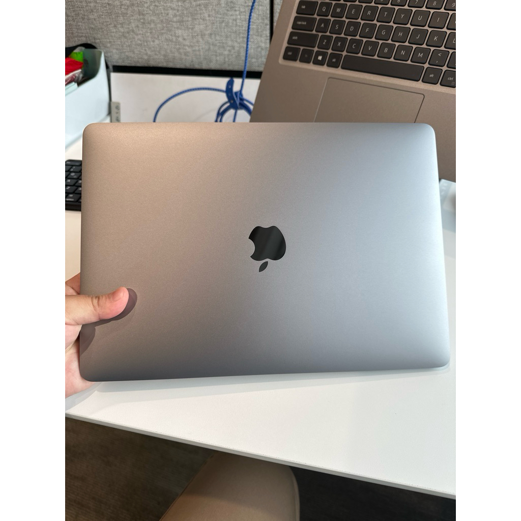 Macbook Pro M2 2022 8/256