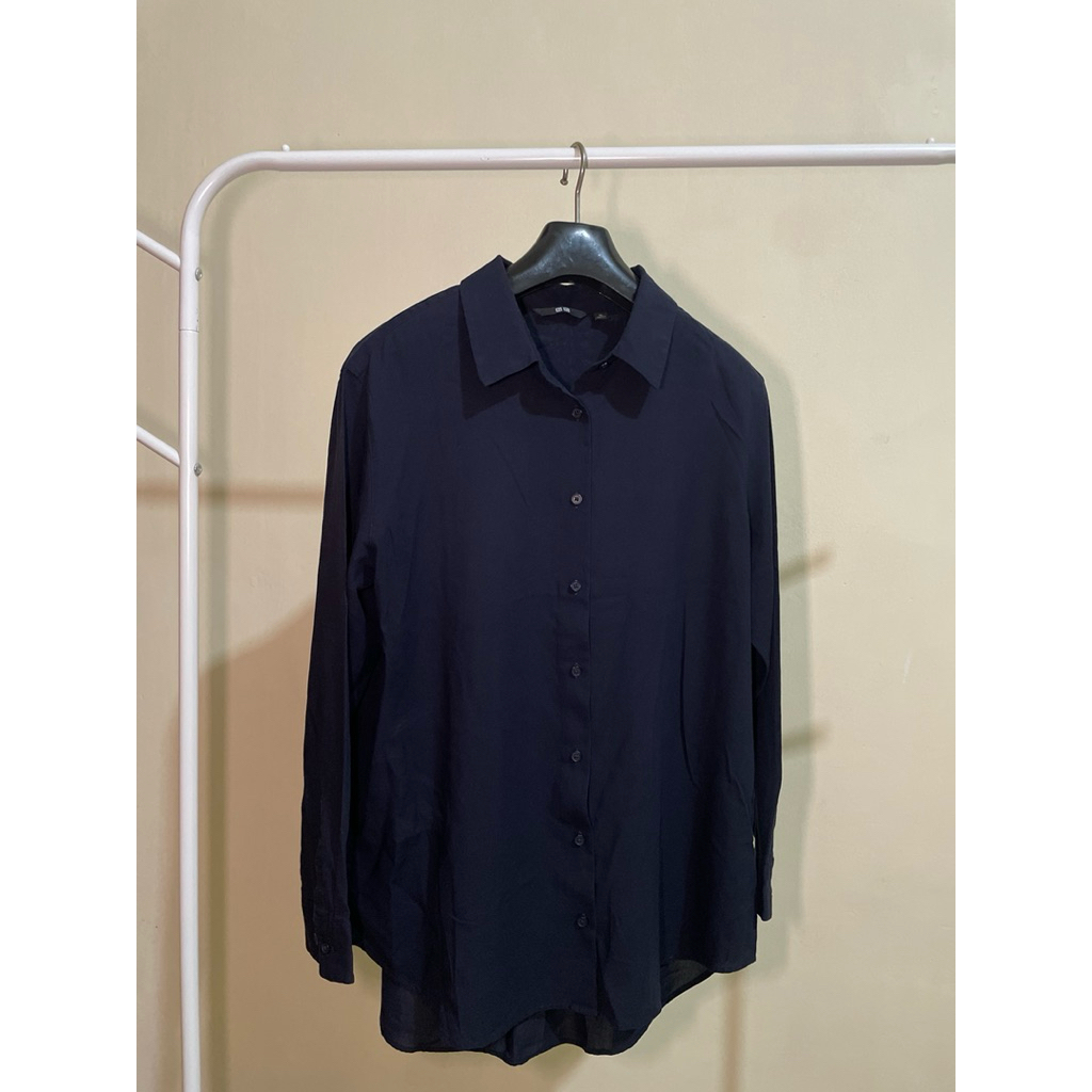 Kemeja Uniqlo XL Navy (Preloved)