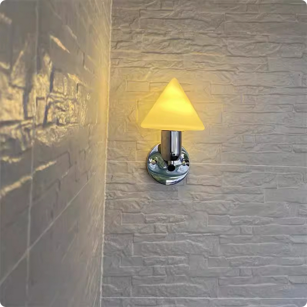 Lampu dinding piramida Nordic Bauhaus kamar tidur