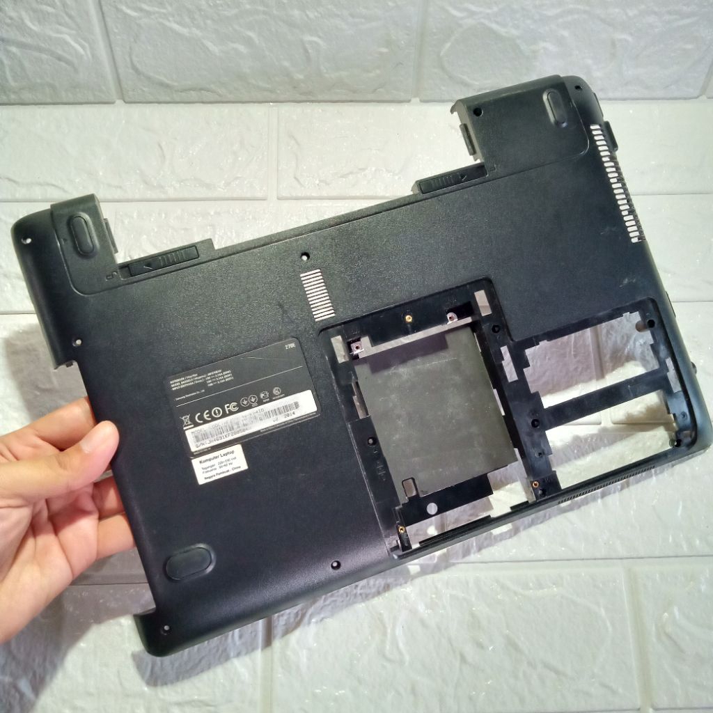 Casing body bawah bottom case samsung np270e series np270e4v np275e ori