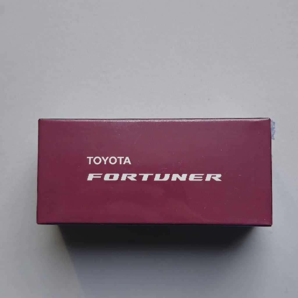 Para64 1:64 2023 Toyota Fortuner Emotional Red