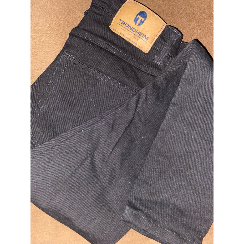 Celana Hitam Denim TRONDHEIM