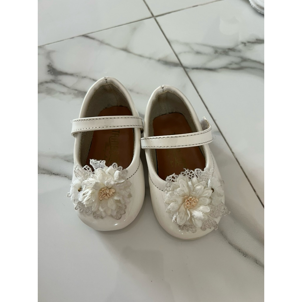 sepatu anak perempuan - tamagoo white / nike sneakers biru putih preloved