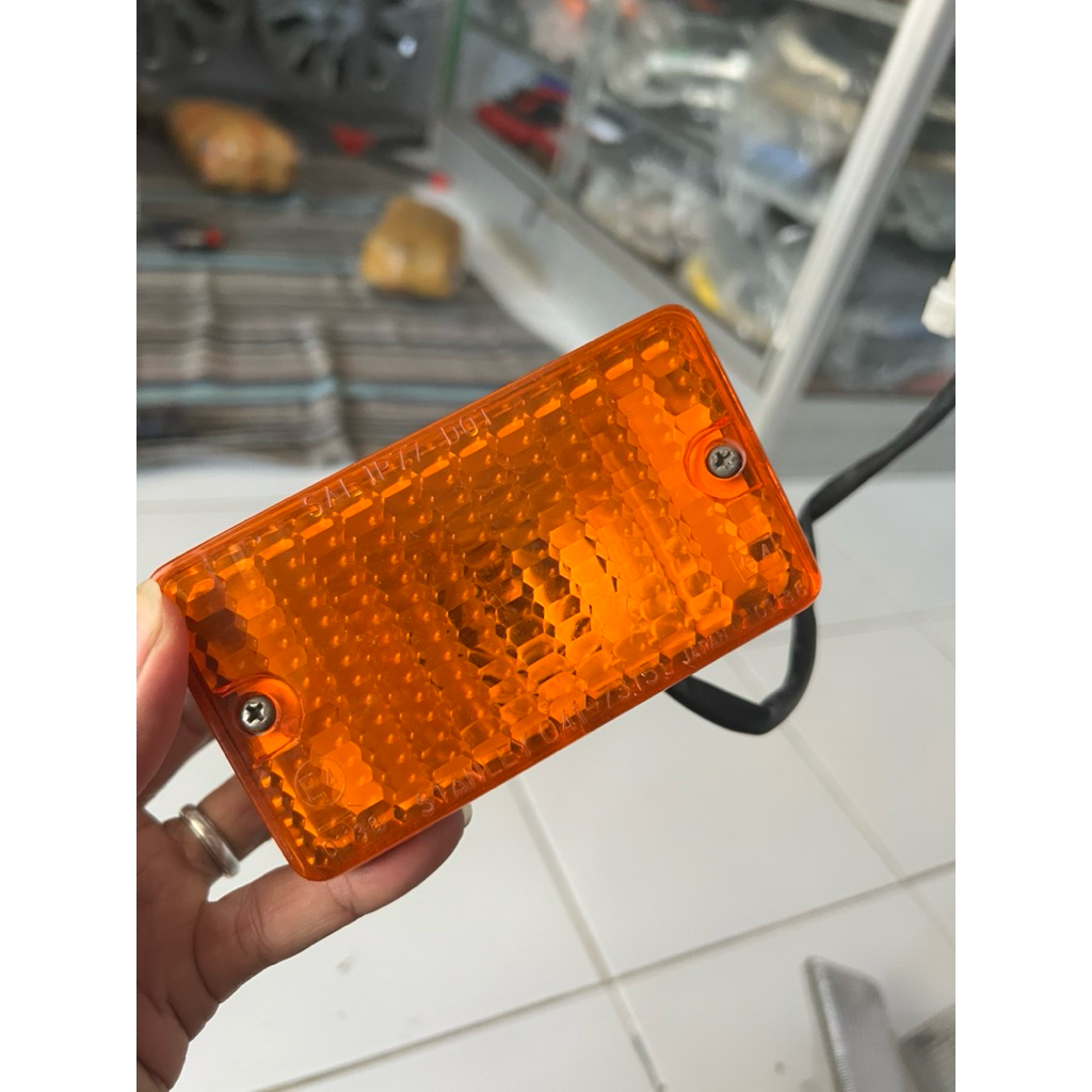 Lampu Sein Bemper Depan Mitsubishi L300 Original Copotan