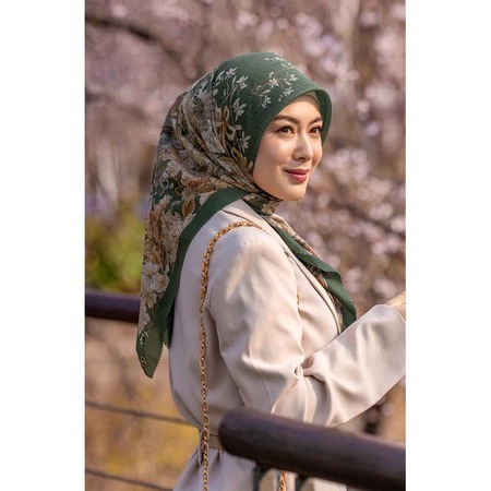 Hijab Segi Empat Motif Button Seoul Series Lasercut Titik Tiga Pin Logo B Jilbab Voal Premium