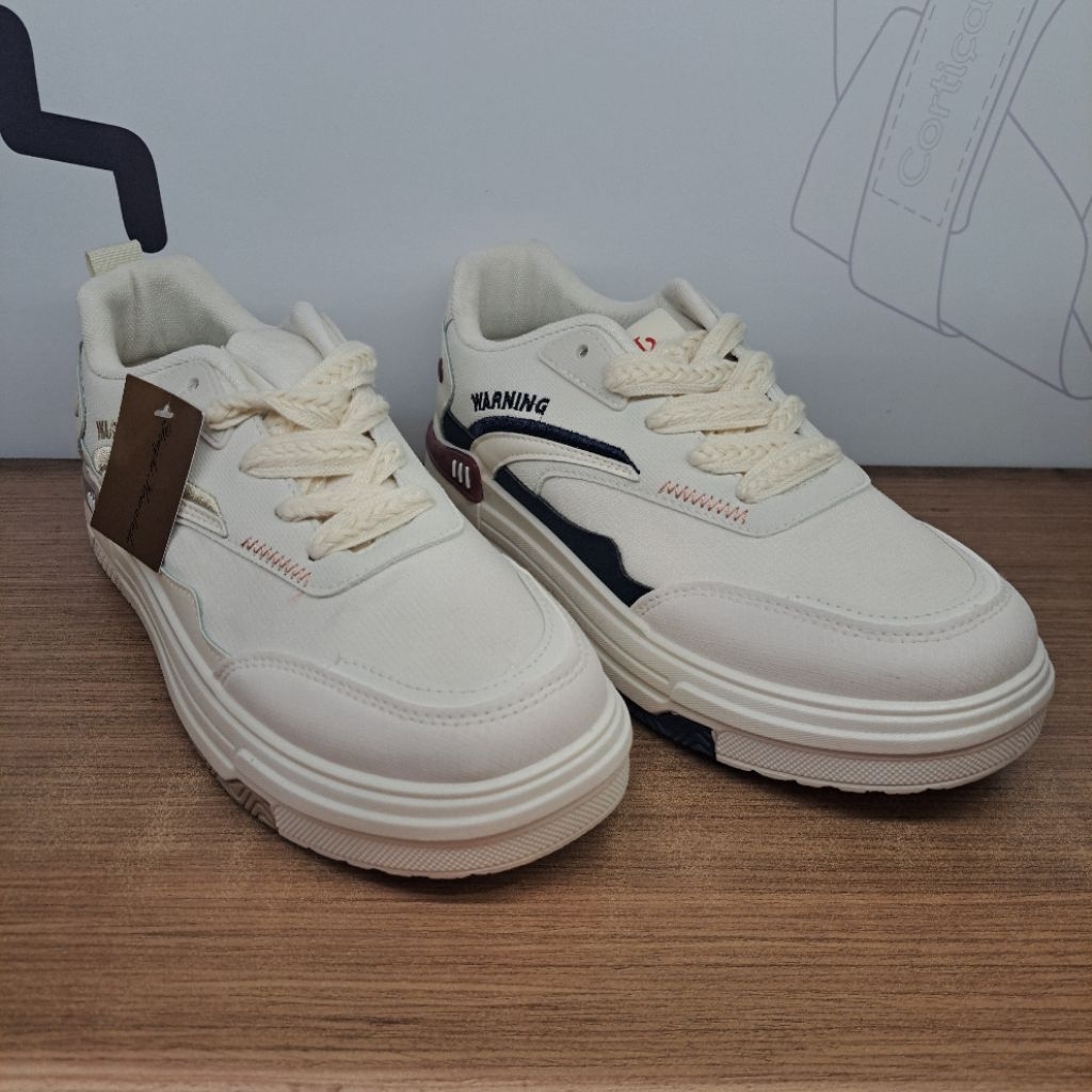 Sepatu sneaker pria YONGKI KOMALADI