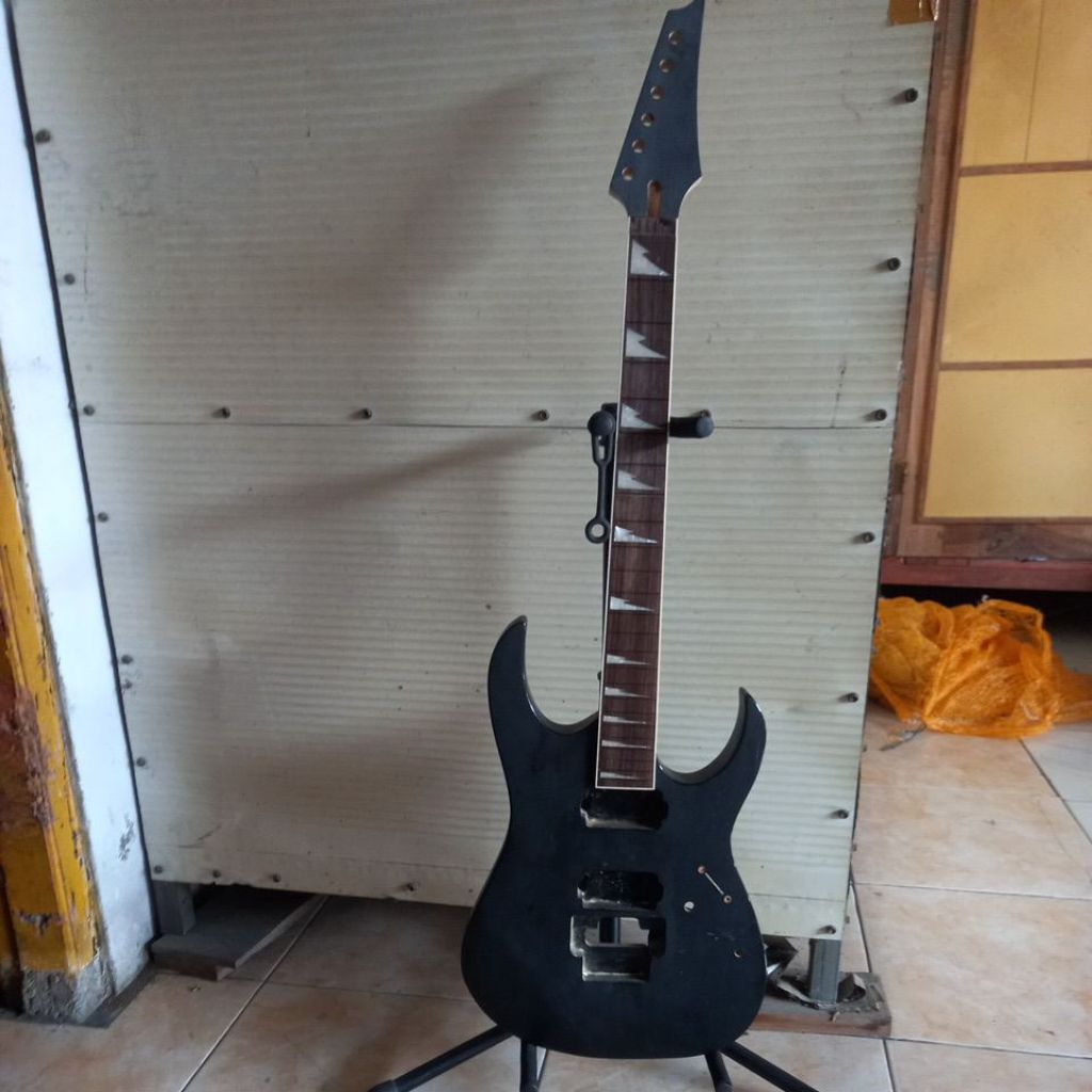 Gitar Ibanez RG