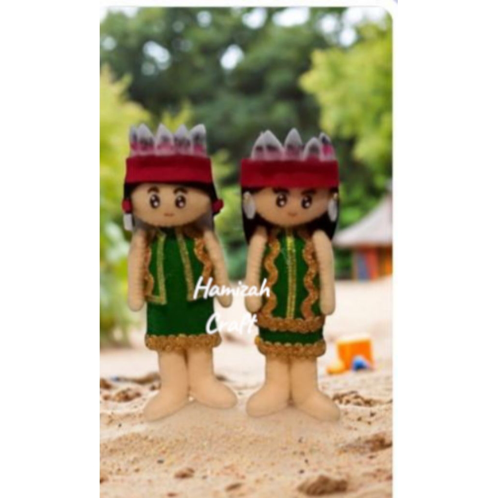 Boneka adat_boneka adat Dayak dari kain flanel