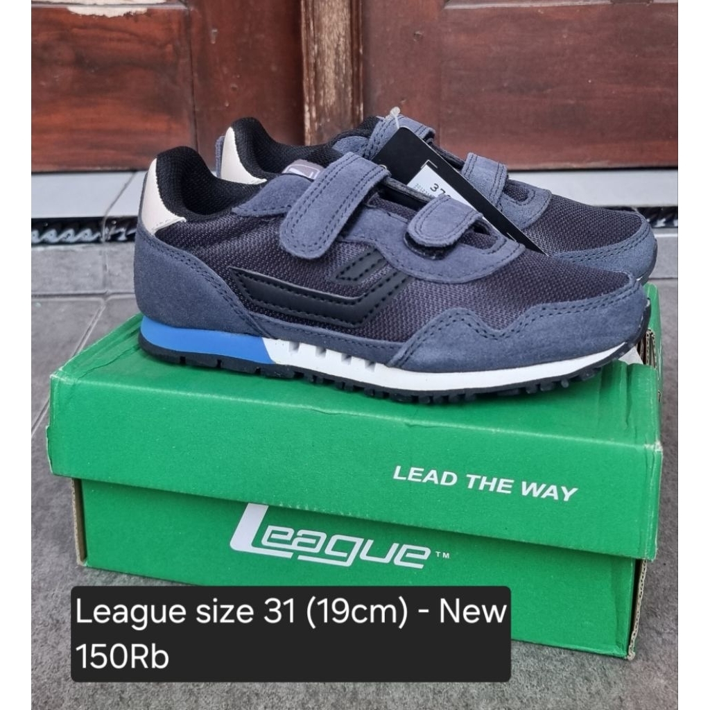 Sepatu anak league size 31