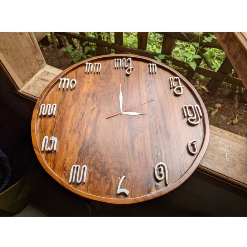 Jam dinding UNIK kayu jati.
