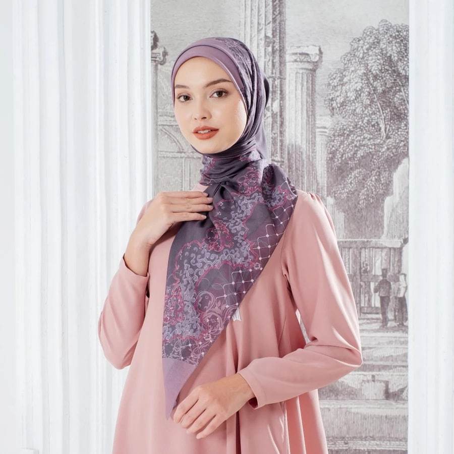[MAROON] Zoya - Fugy Scarf - Kerudung Hijab Segi Empat Motif - Box - Bahan Voal Premium