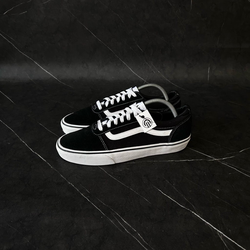 SEPATU PRIA Size 42.5/27.5 cm SECOND VANS OS BW - KODE B76